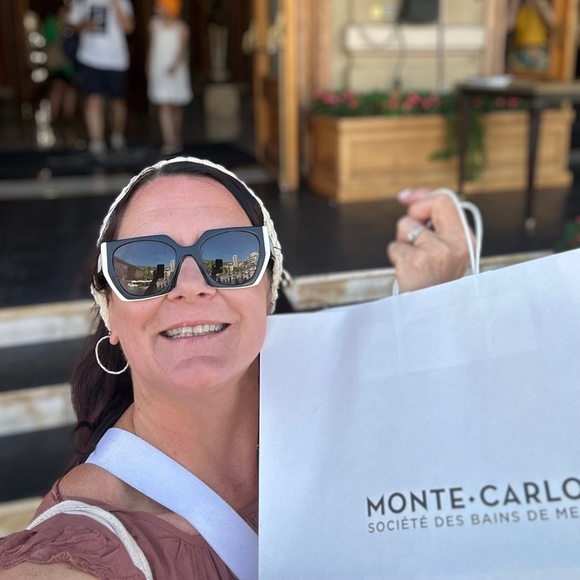 Meet your Posher, Kristen - Picture 1 of 1